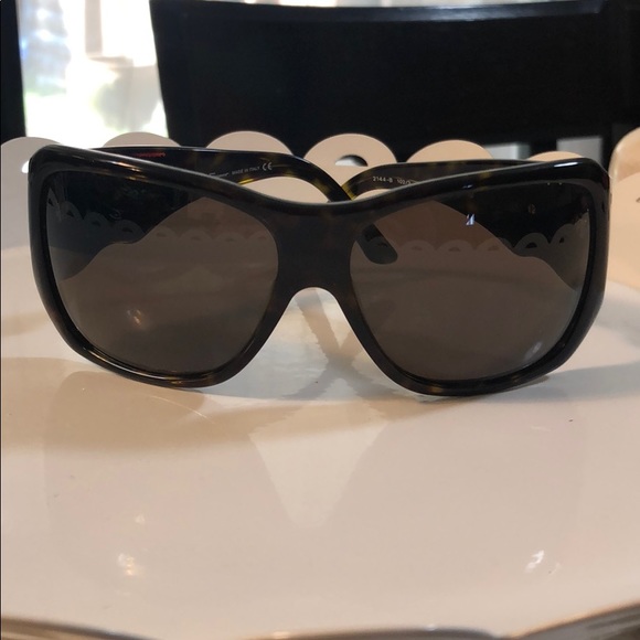 Ferragamo Sunglasses - Picture 2 of 6